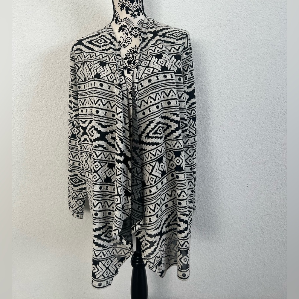 NWT American Eagle Black Cream Aztec Tribal Open Cardigan Boho Sweater - Picture 3 of 8